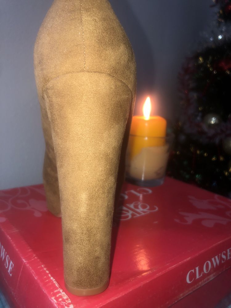 Sapato de Salto Bege