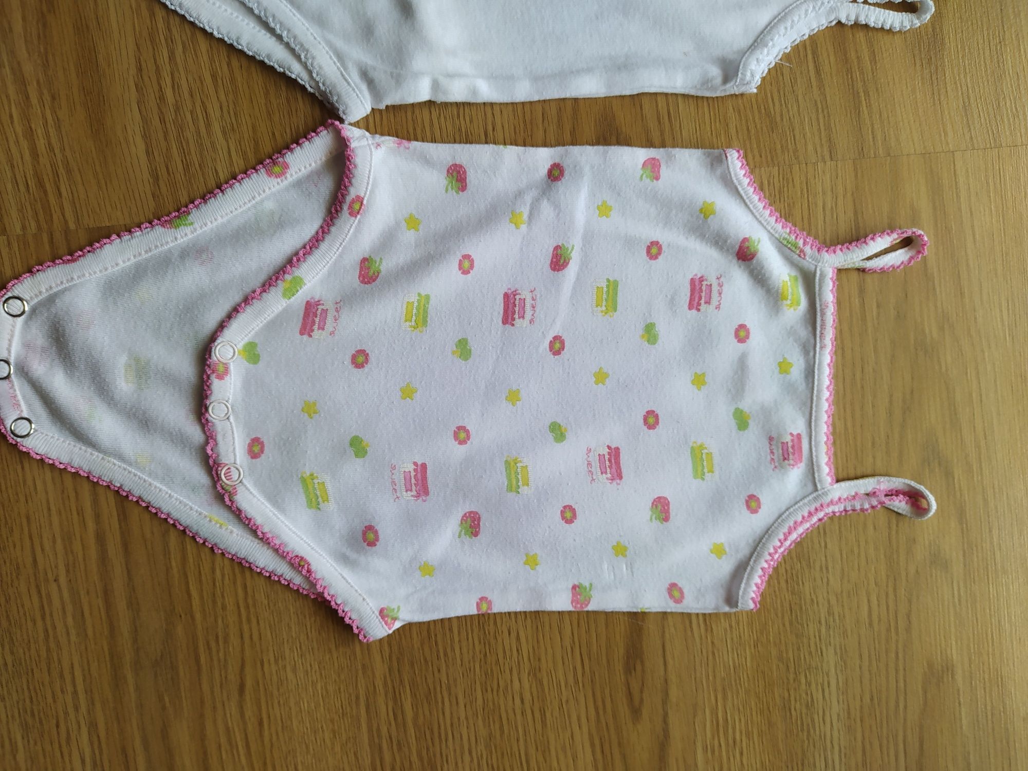 Conjunto três bodys interiores 6 meses