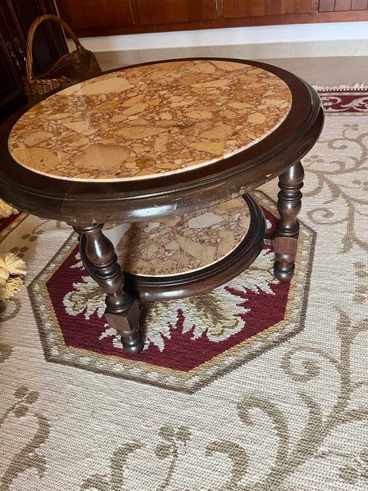 Mesa de centro em madeira e mármore