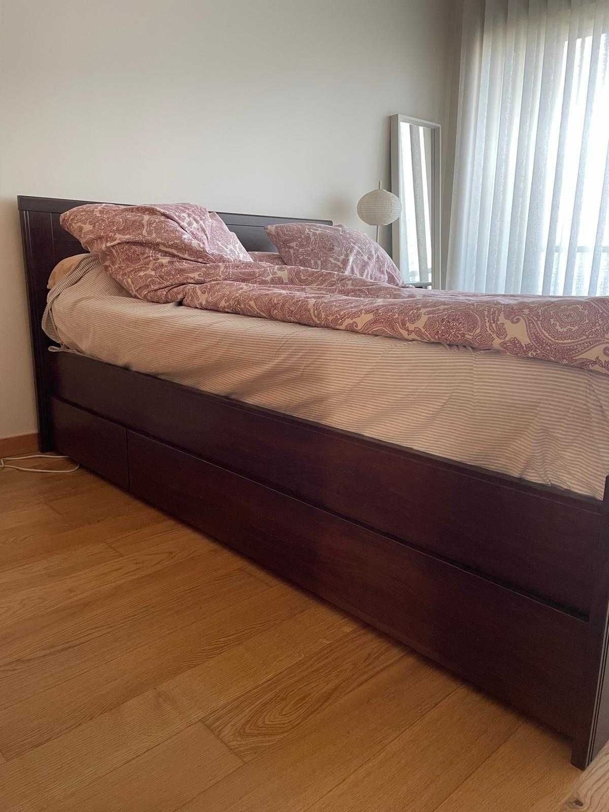 Cama ikea castanha com gavetões