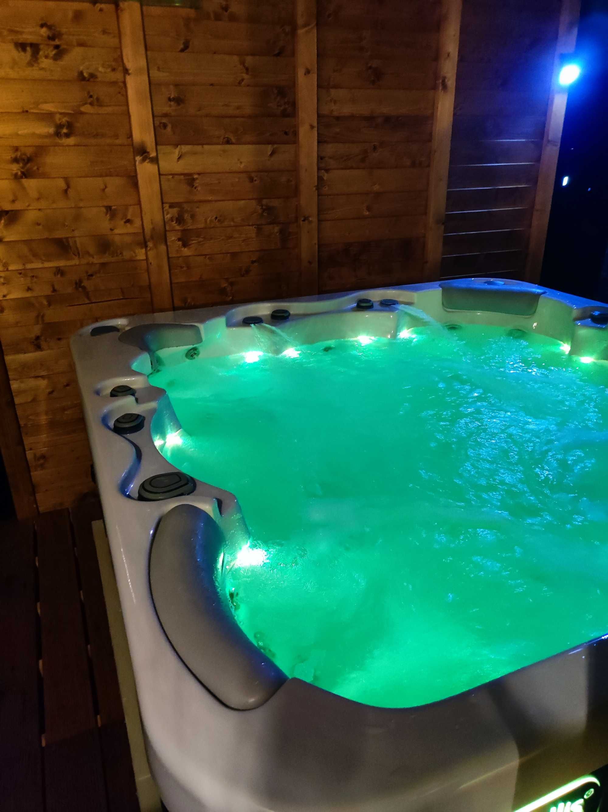 Domek w górach z jacuzzi na Wyłączność Beskid  plac zabaw