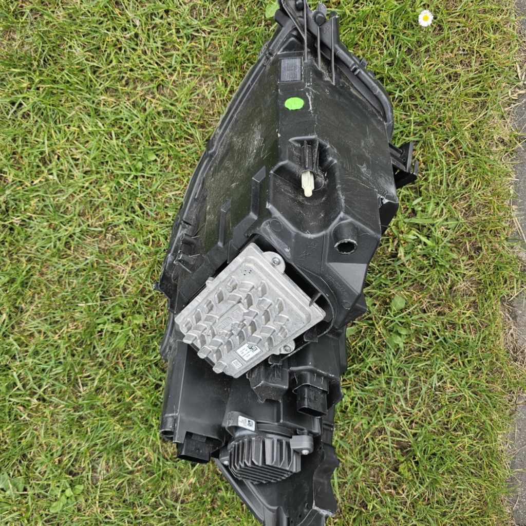Lampa przód PEUGEOT 208 II