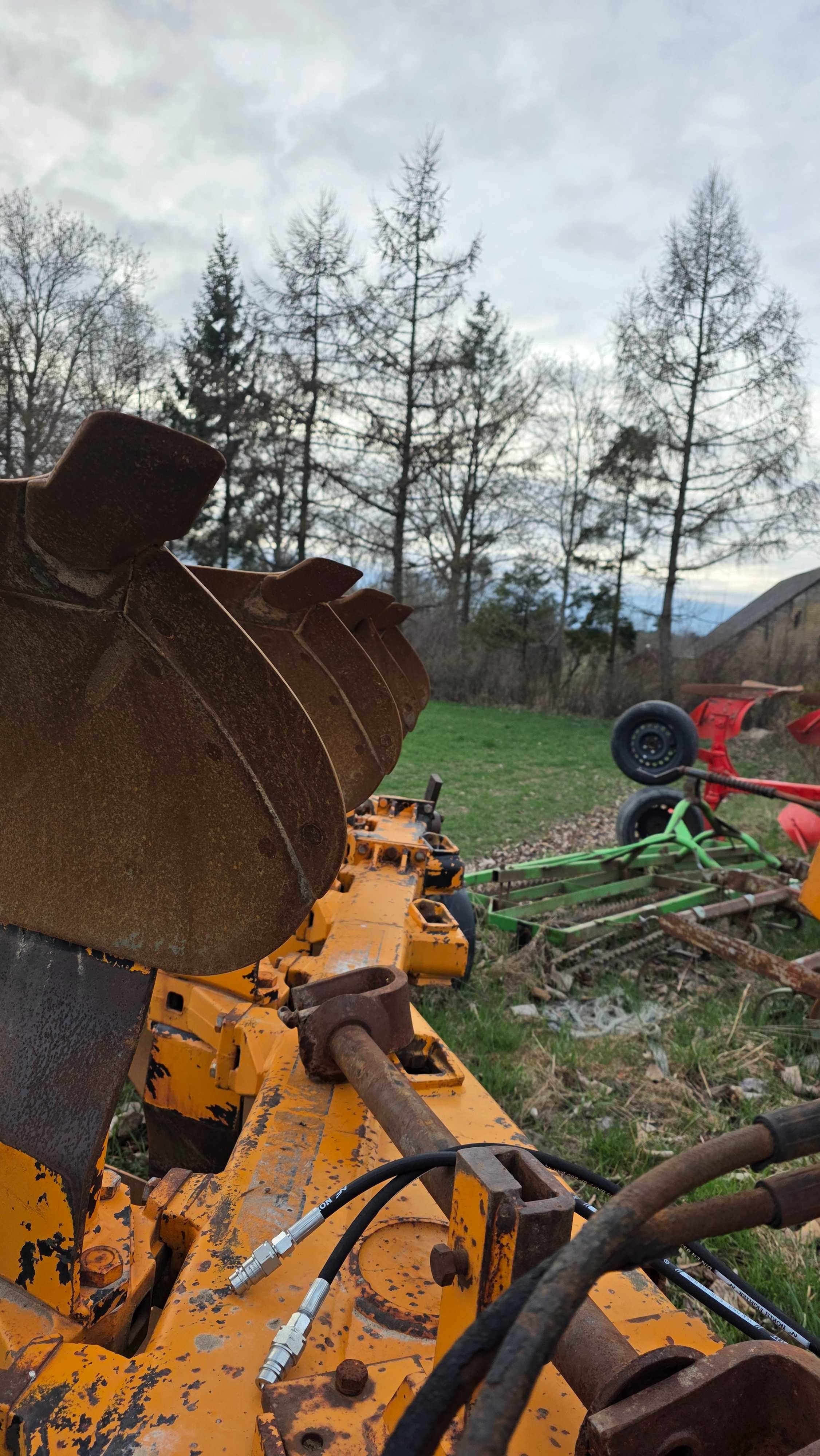 Pług Huard 3/ 3+1 /4 skibyobrotowy stan bardzo dobry transport zamiana
