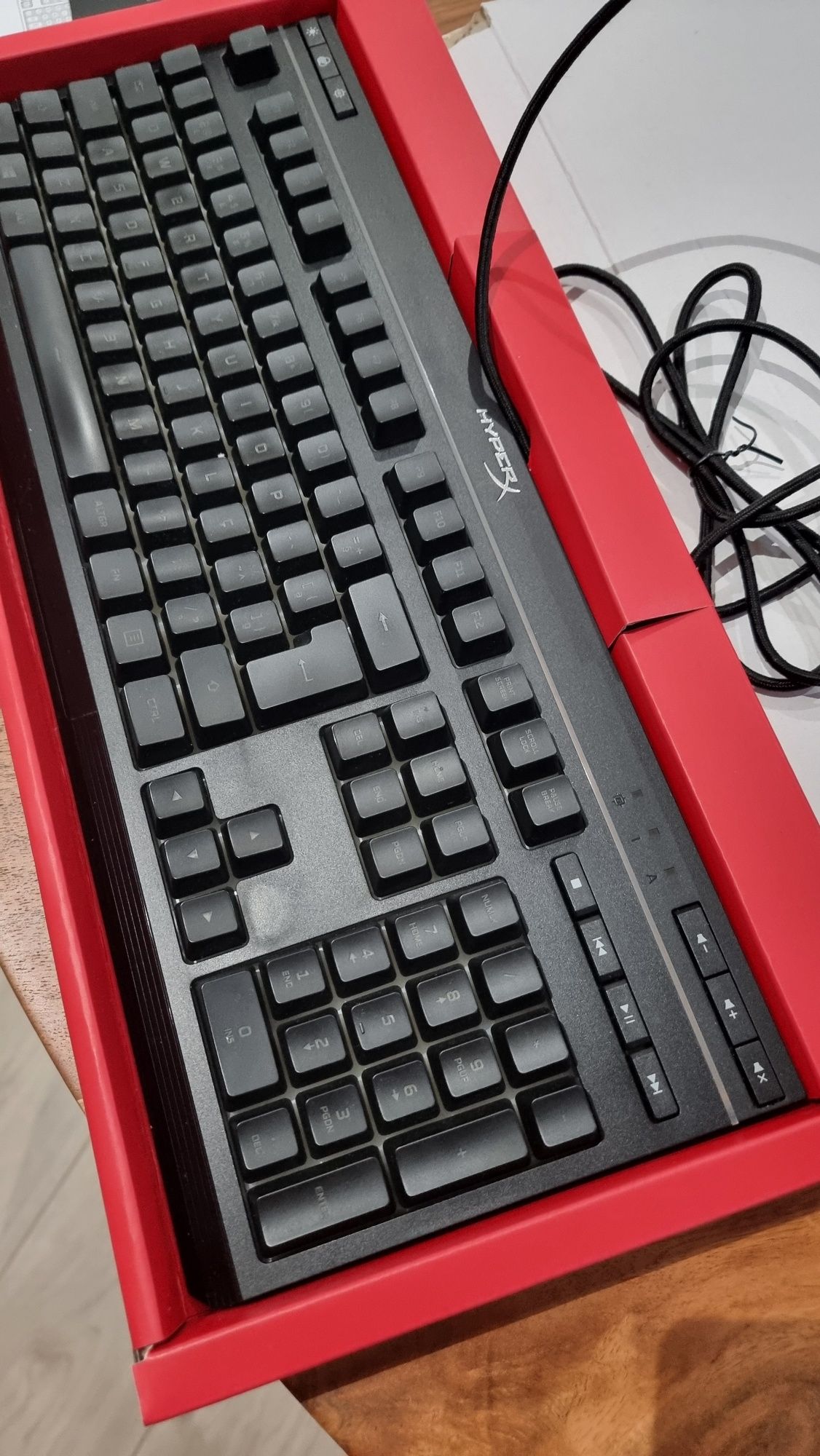 Teclado Hyperx alloy core RGB