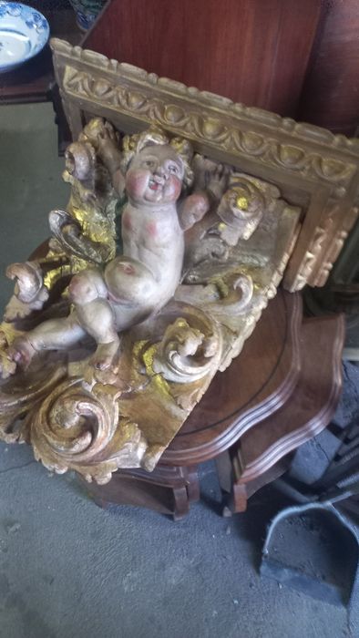 Arte sacra pianha em talha dourada