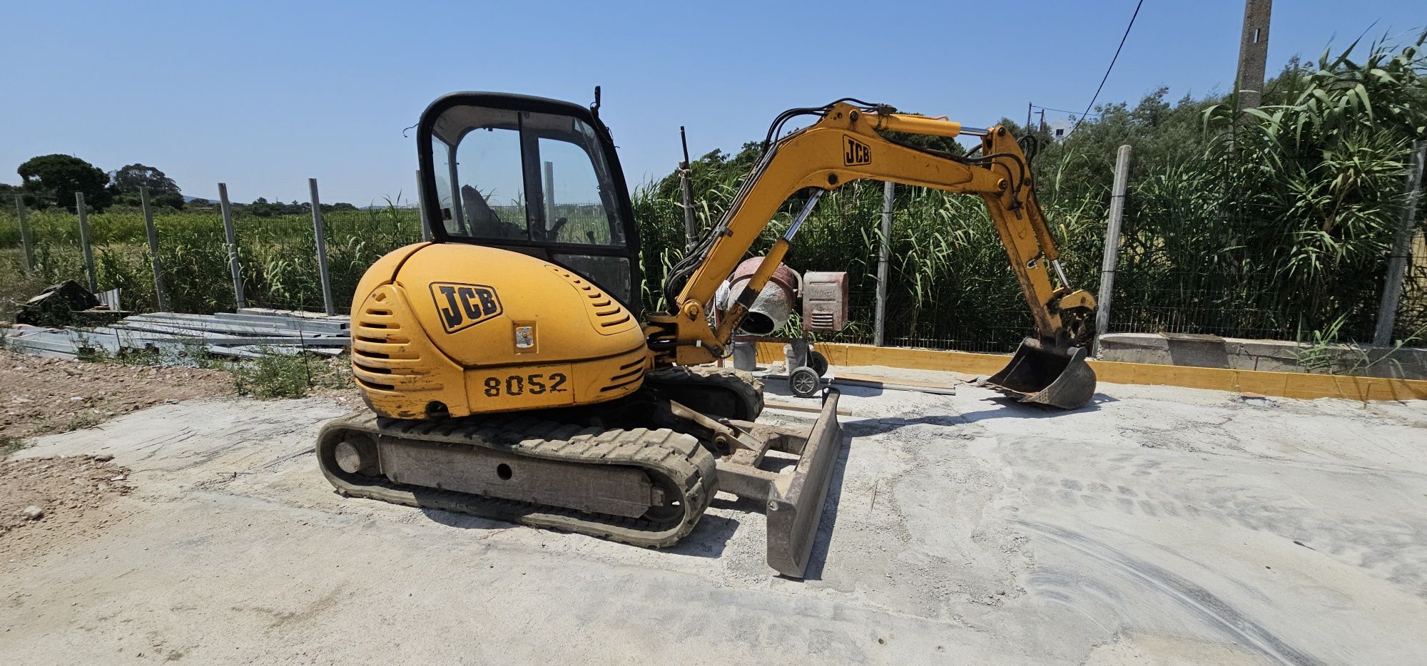 Mini giratória JCB 8052 5.2 toneladas 2004