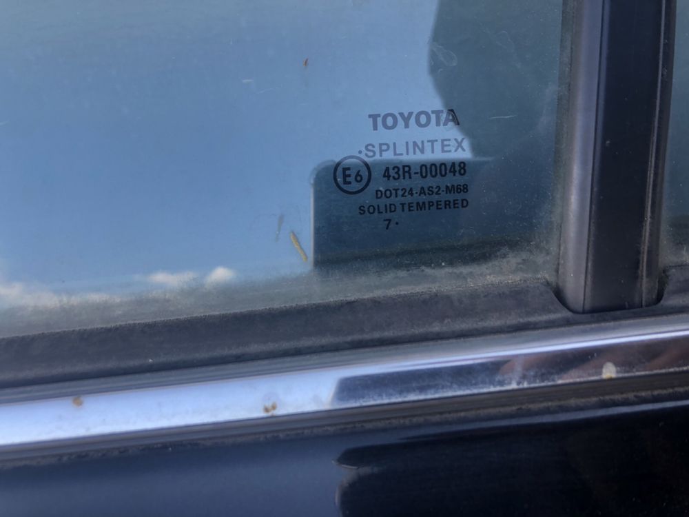 Двері задні Toyota Avensis T25