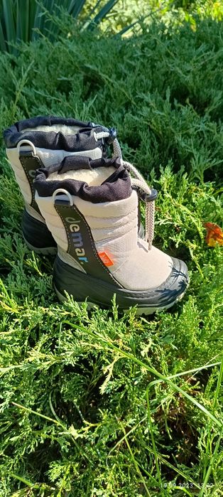 Продам зимние ботинки на девочку Демар 21 размер