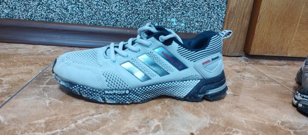 Продам кросівки Adidas