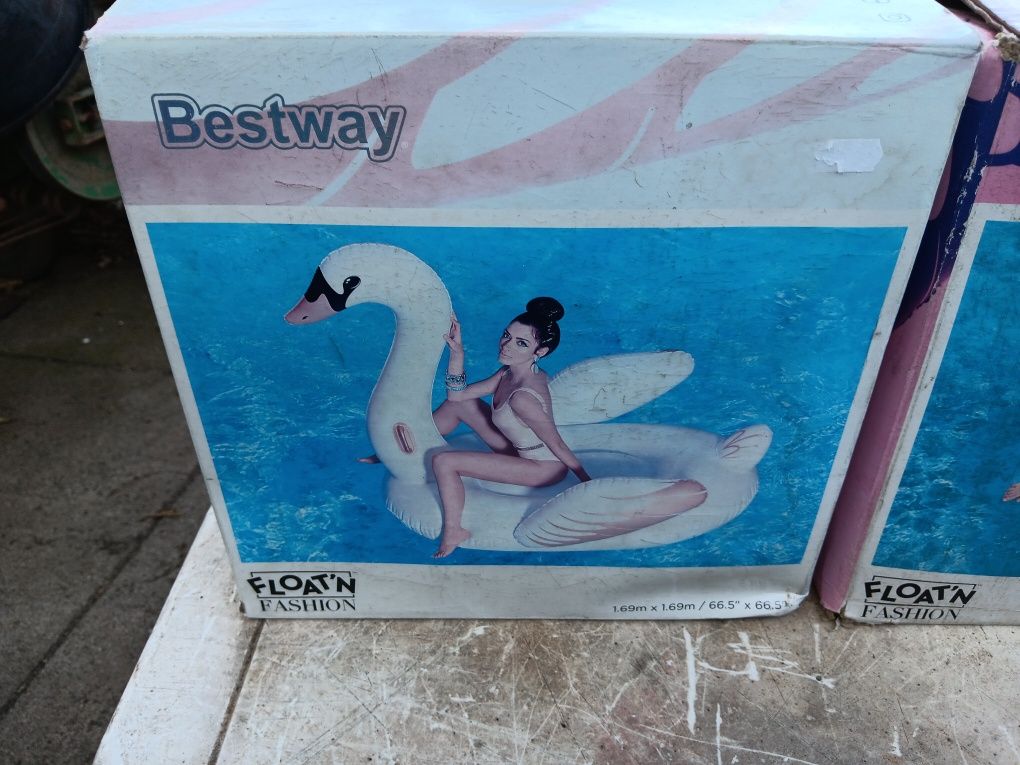 Boias de piscina grandes