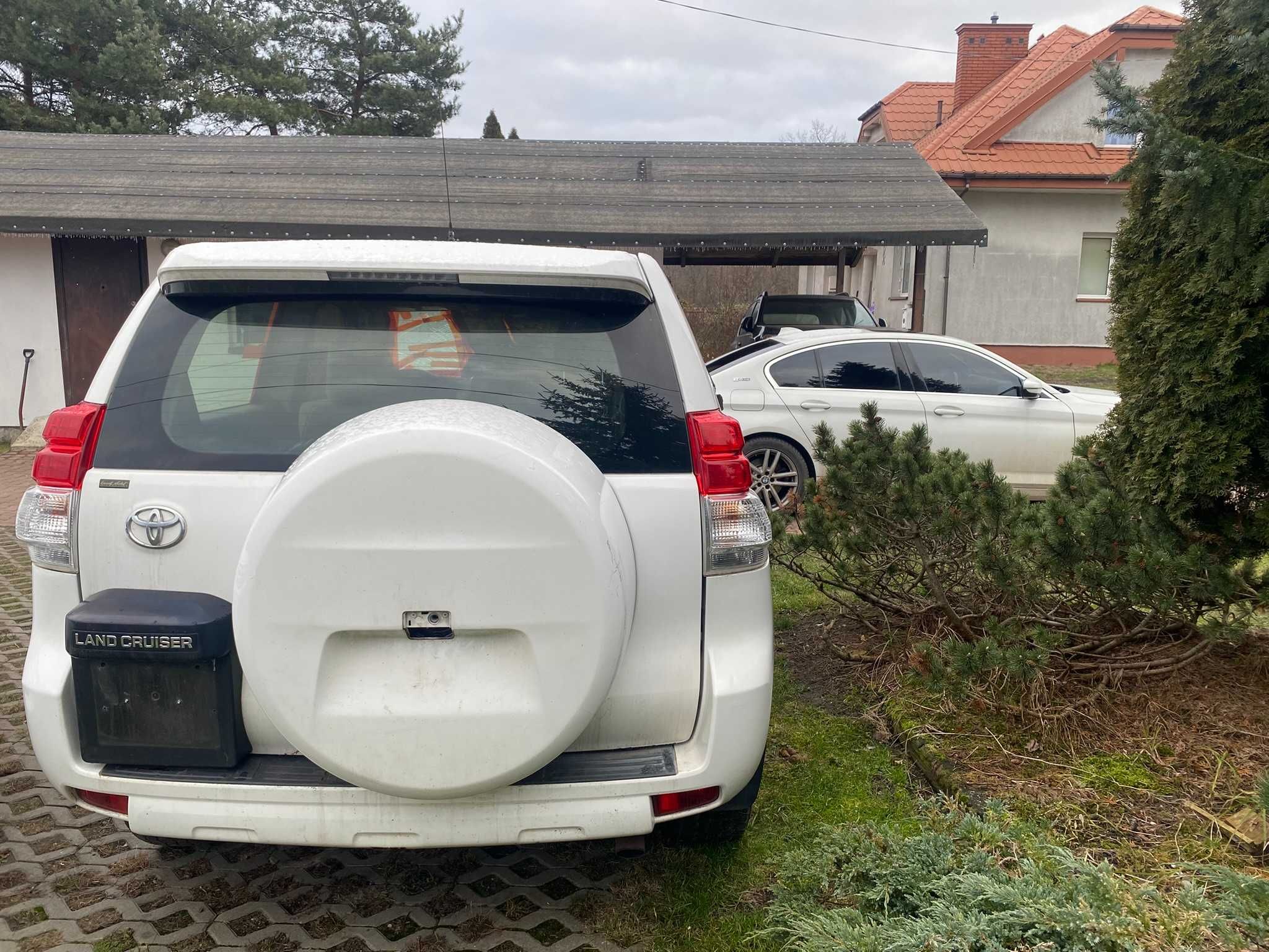 Toyota Land cruiser 150 błotnik bok próg 3 drzwi