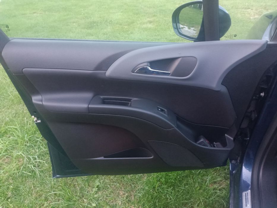 Fotele Opel Meriva B komplet foteli