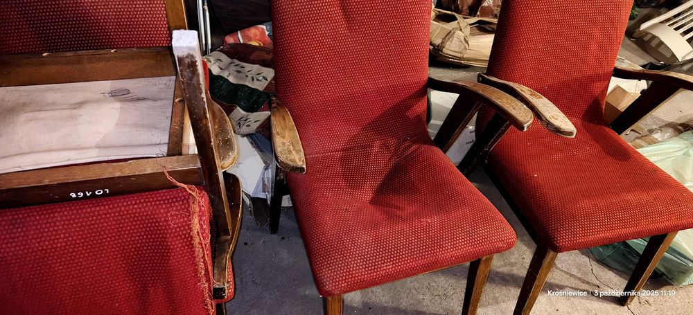 Fotele PRL do renowacji