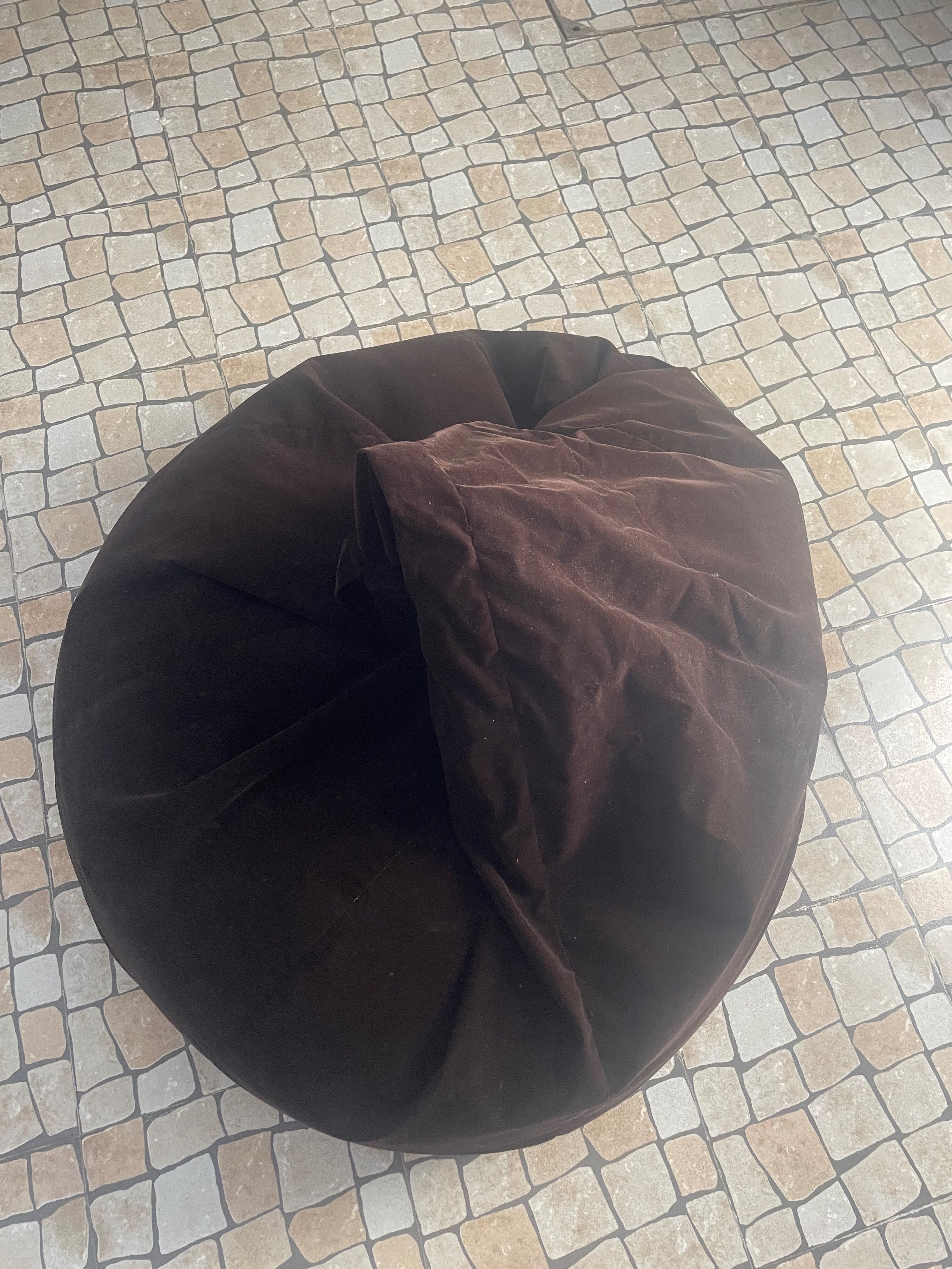 Puff castanho veludo
