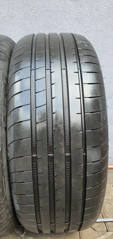 225/40/20 Goodyear para