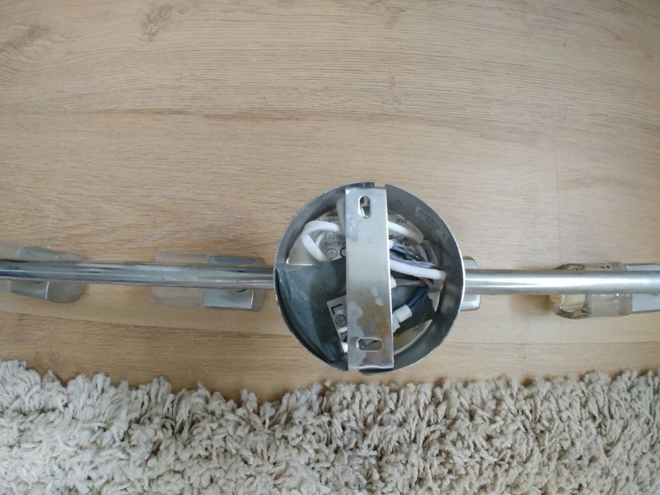 Sprzedam lampe z zarowkami typu Led