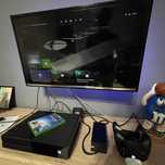 Konsola Xbox One 500gb z dwoma padami + akumulatory i stacja + gratis!