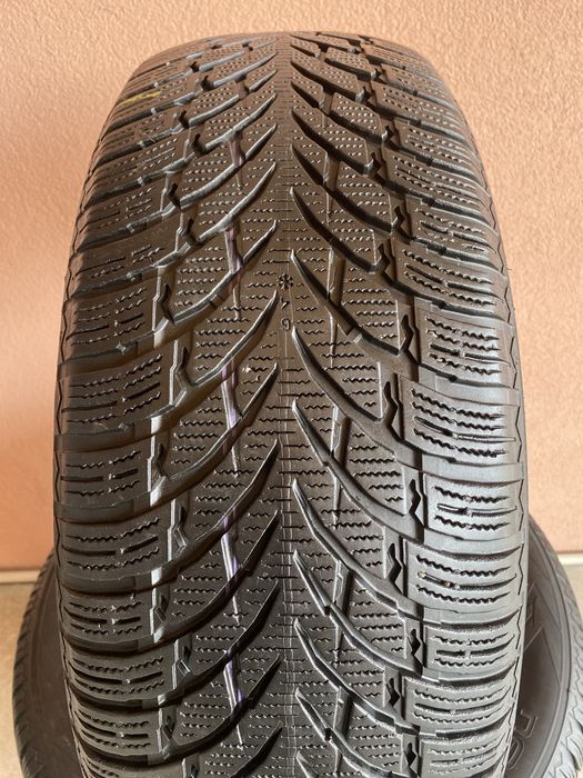 235-60-18 комплект Nokian