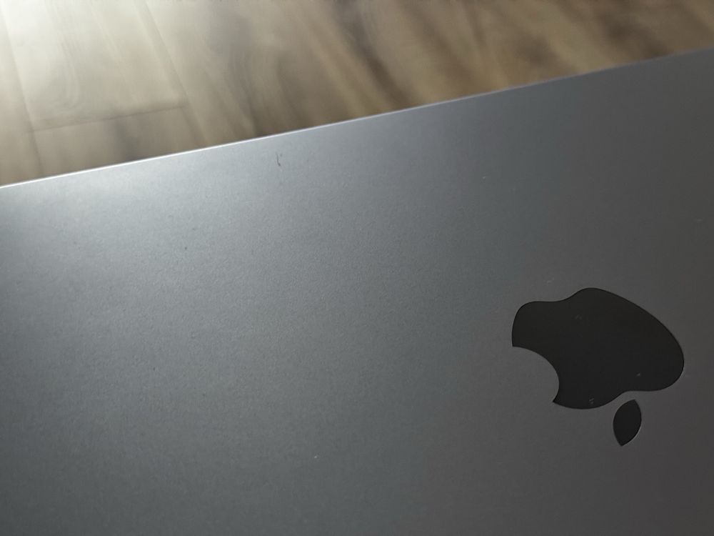 Macbook air M2 2022 8/512
