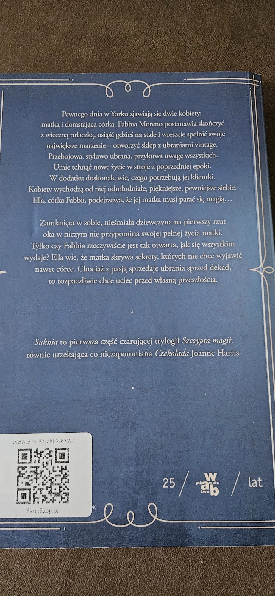 Ksiazka, Suknia,Sophie Nicholls