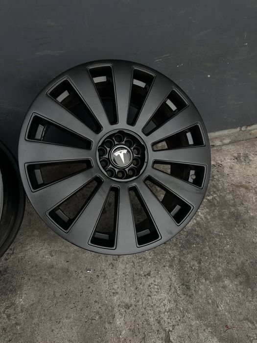 Диски 5/114.3 та 5/120 r19 tesla