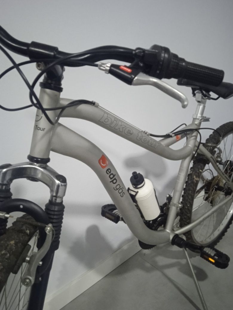 Bike tour 21 velocidades Shimano tenho 2 bicicletas iguais