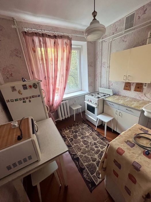 Здається одно кімнатна  квартира район Уманчанка