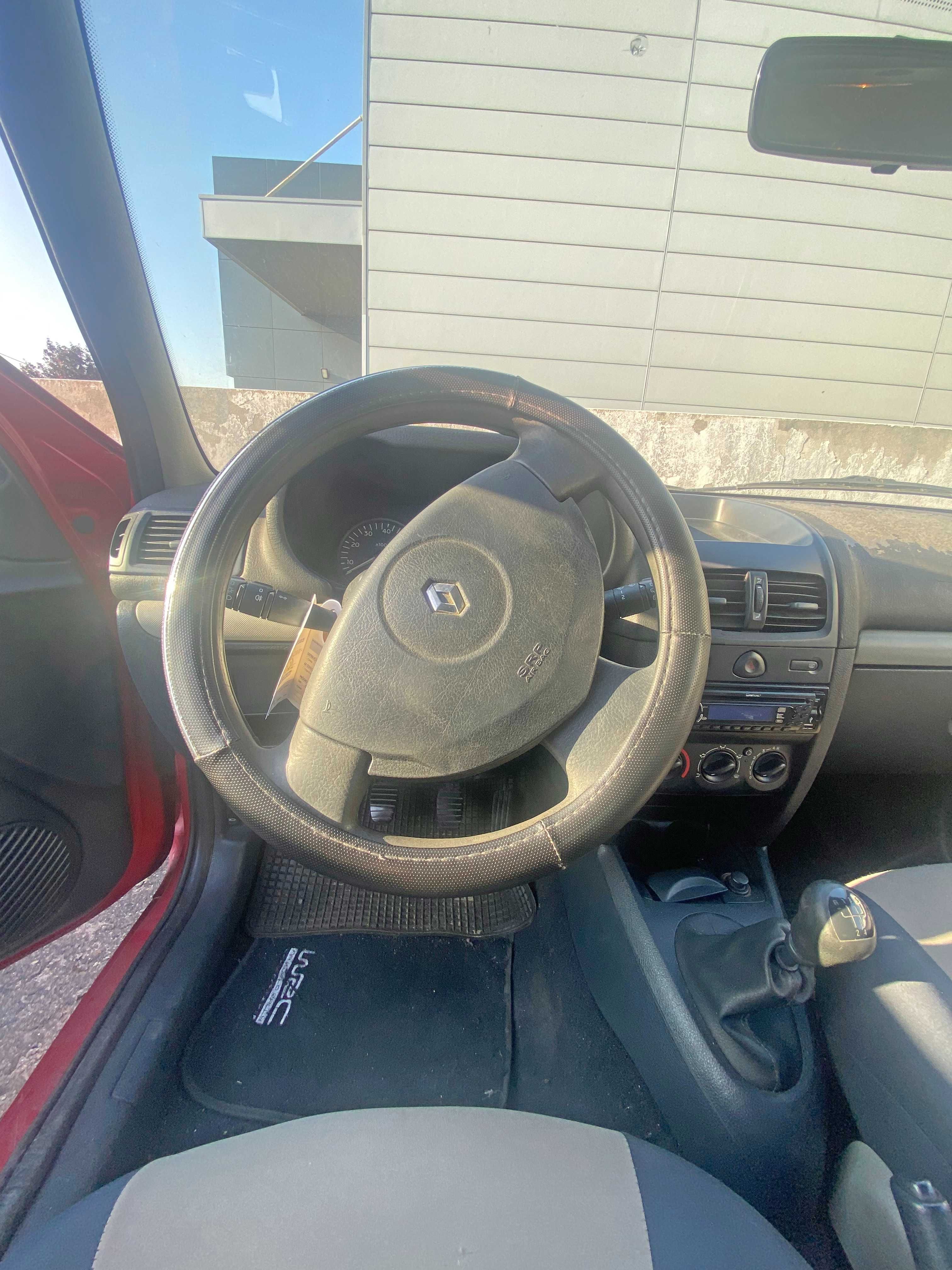 Renault Clio II Comercial 2002 – 1.5 dCi – Avariado