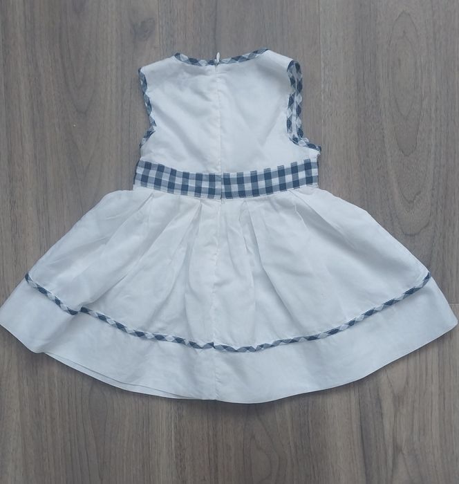 Нарядна сукня на дівчинку