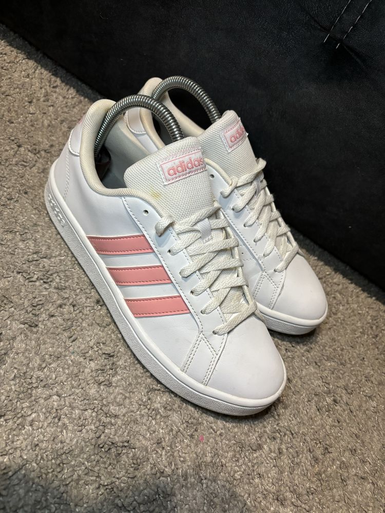 Кросівки adidas 39