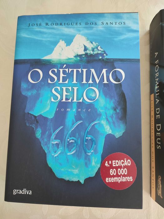 Vários livros portugueses e estrangeiros