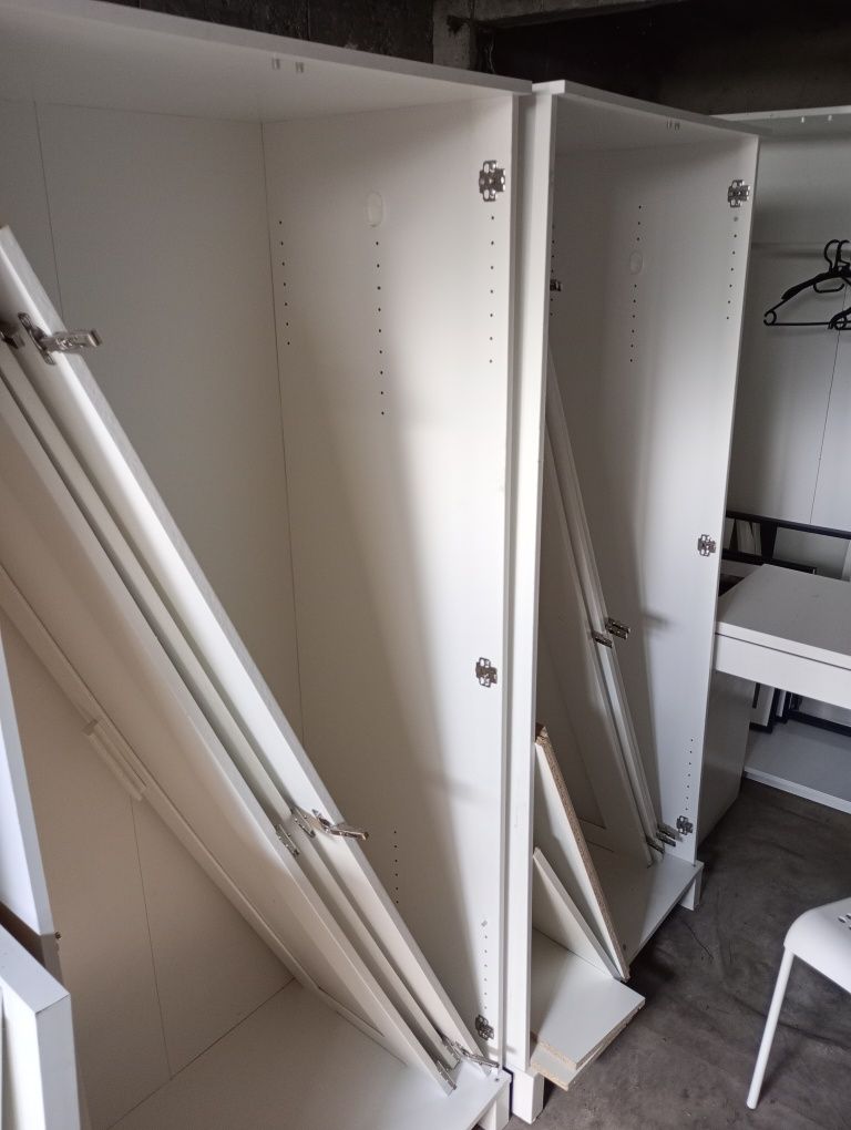 Sprzedam meble i dodatki IKEA – biurka, komody, szafy, lampy, obrazy