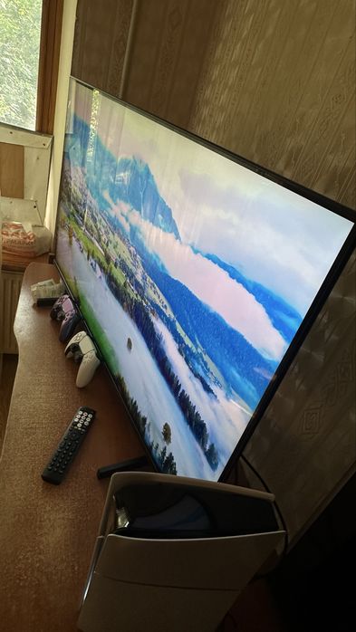 Продаю телевізор Hisense 50U6NQ у відмінному стані