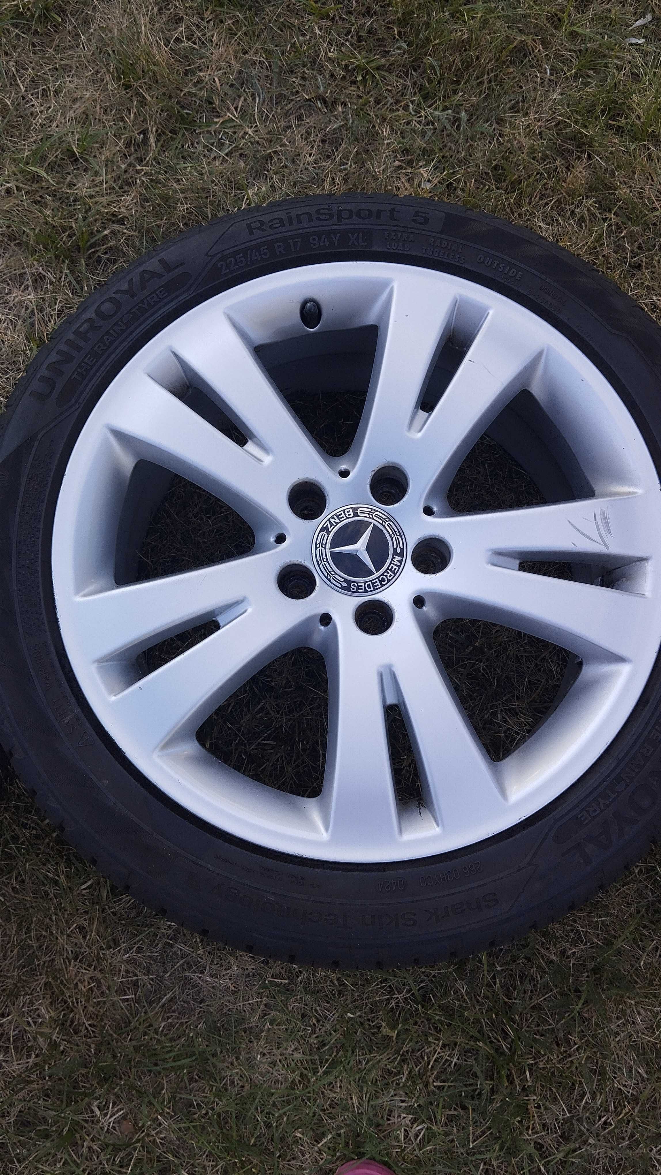 Felgi aluminiowe 17" Mercedes + opony letnie Uniroyal 225/45/17 2024r