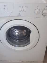 Maquina de lavar INDESIT avariada