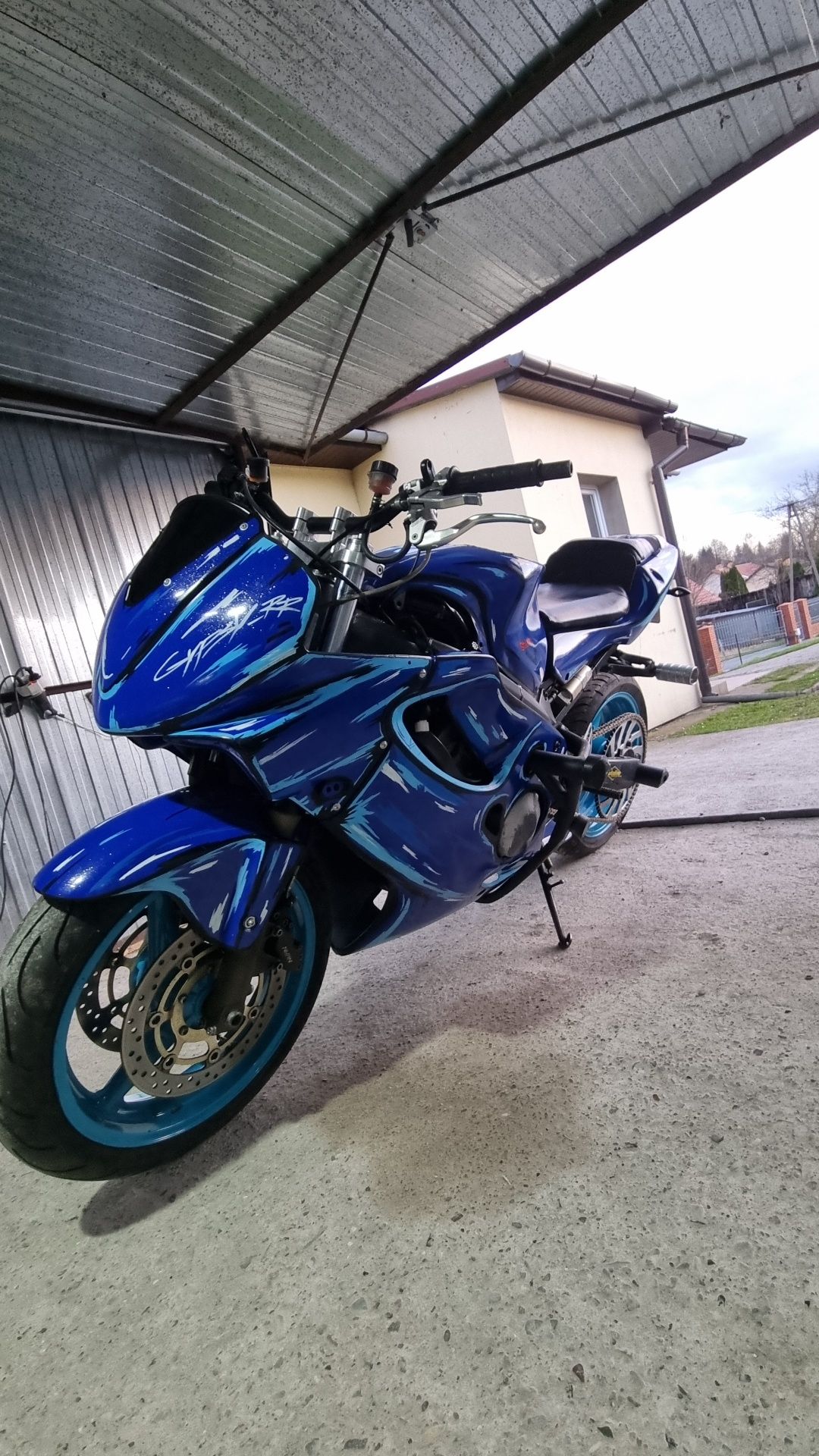 Honda cbr 600 f4is stunt