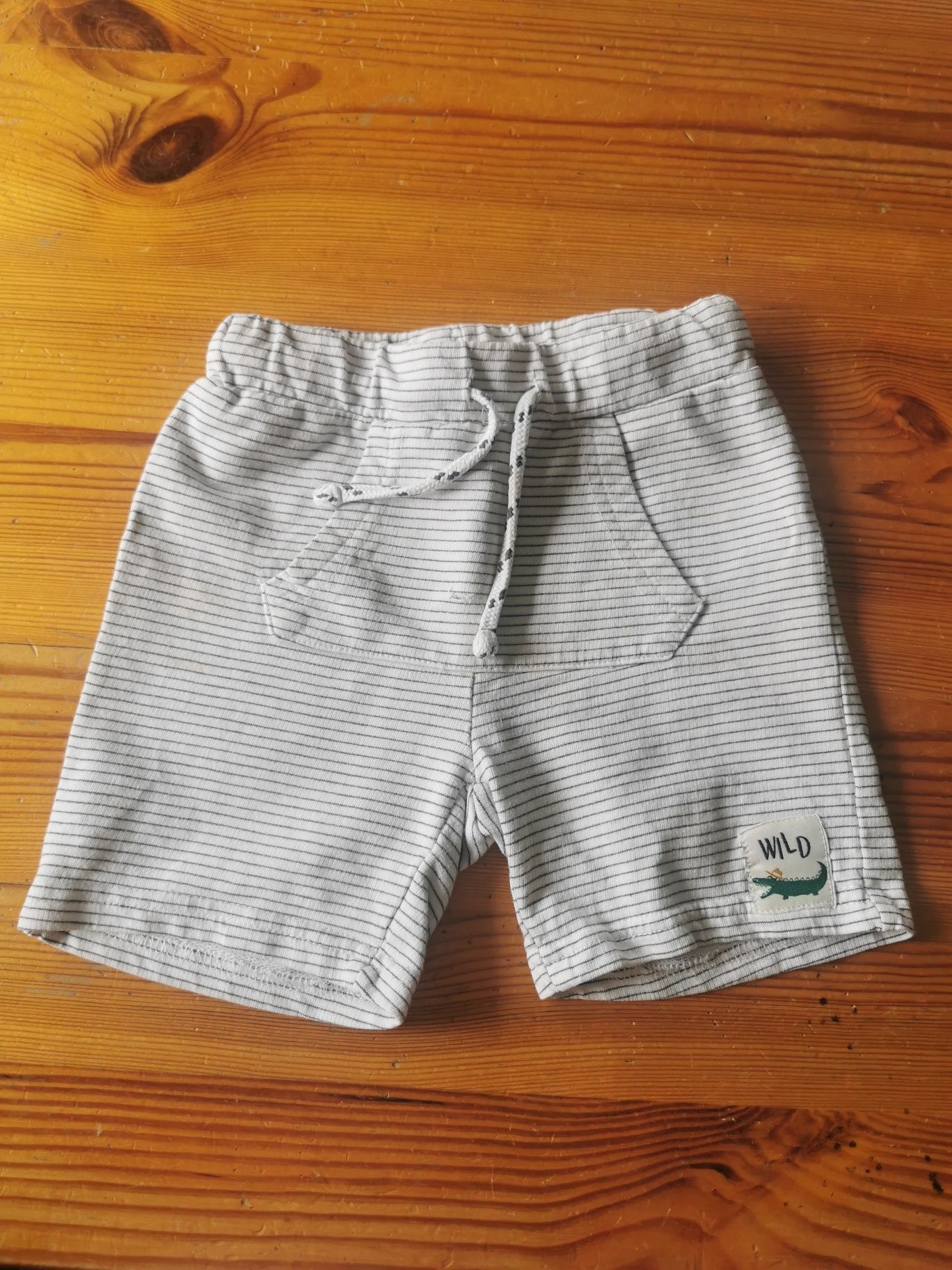 Spodenki krótkie chłopięce r. 86 (4 sztuki)