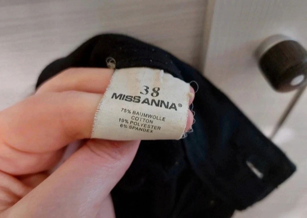 Czarne spodnie z niskim stanem, czarne biodrówki