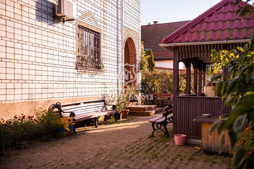 40-ва садова, Славутич, Осокорки,10 хв до метро, будинок 3х поверховий