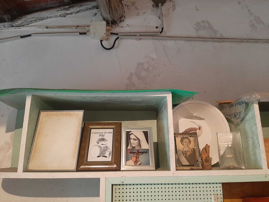 4 molduras antigas em bom estado e pequena lembrança Fátima.