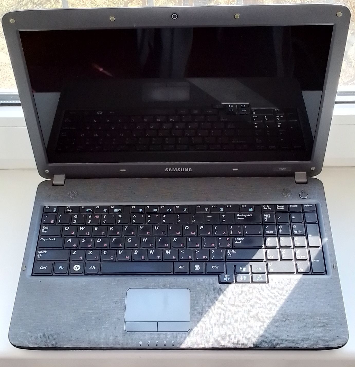 Ноутбук Samsung R528 15,6" Core 2 Duo T9300 4Gb DDR3 120Gb SSD