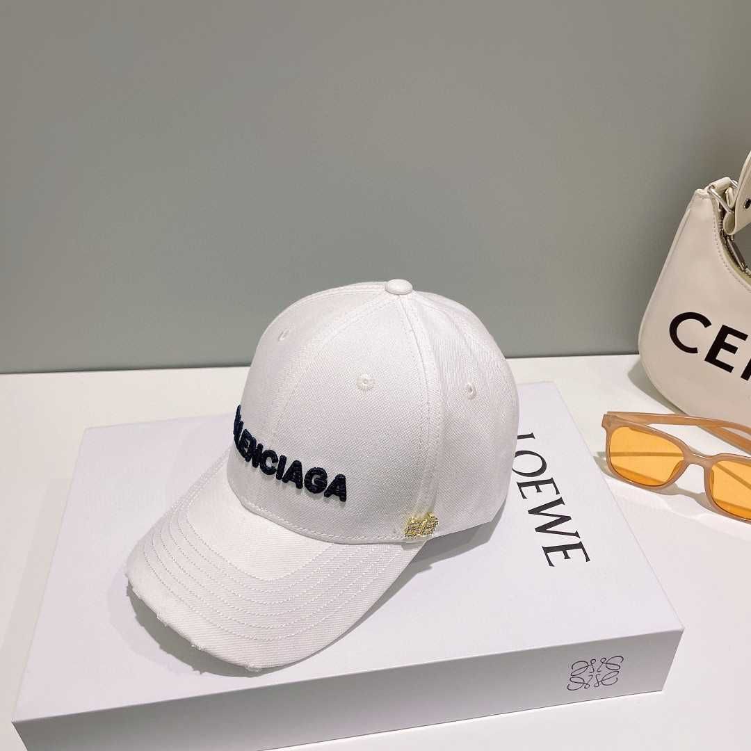 Бейсболка Balenciaga с лого вышивкой