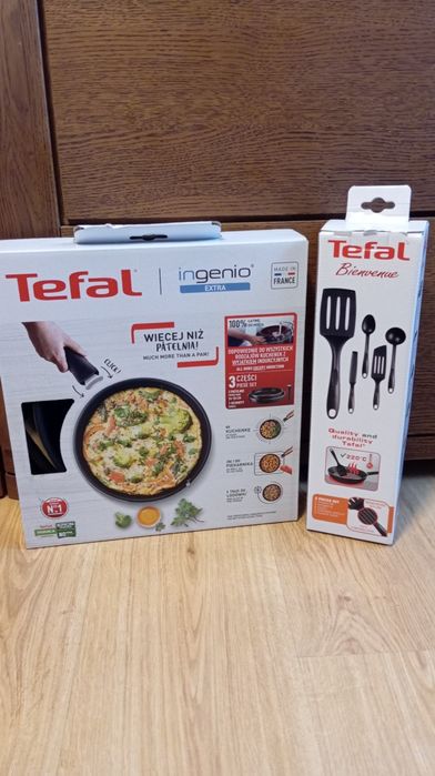 Zestaw patelni oraz akcesoriów do kuchni firmy Tefal