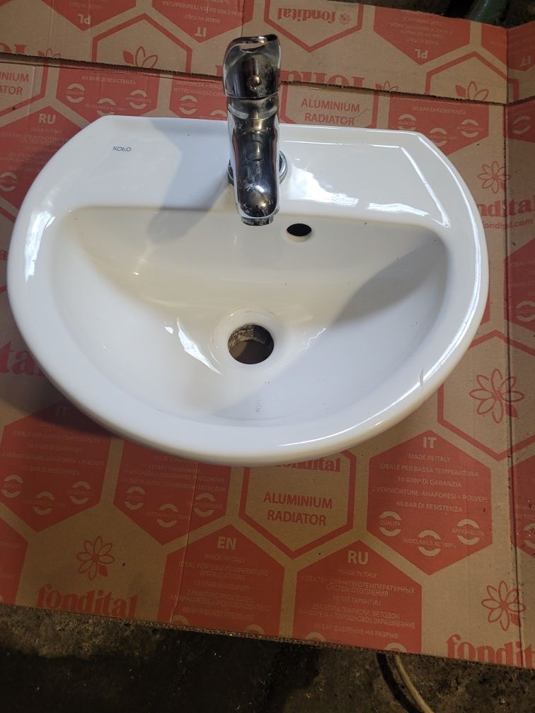 Umywalka łazienkowa wymiary ,gł.32 × 40 szer.