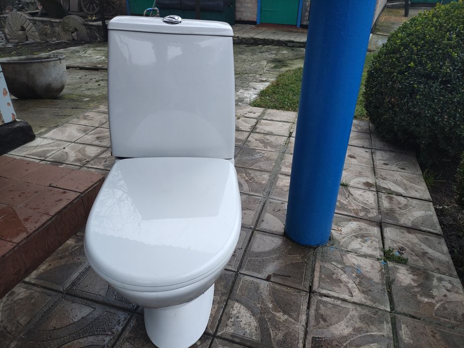 Продам унітаз в доброму стані