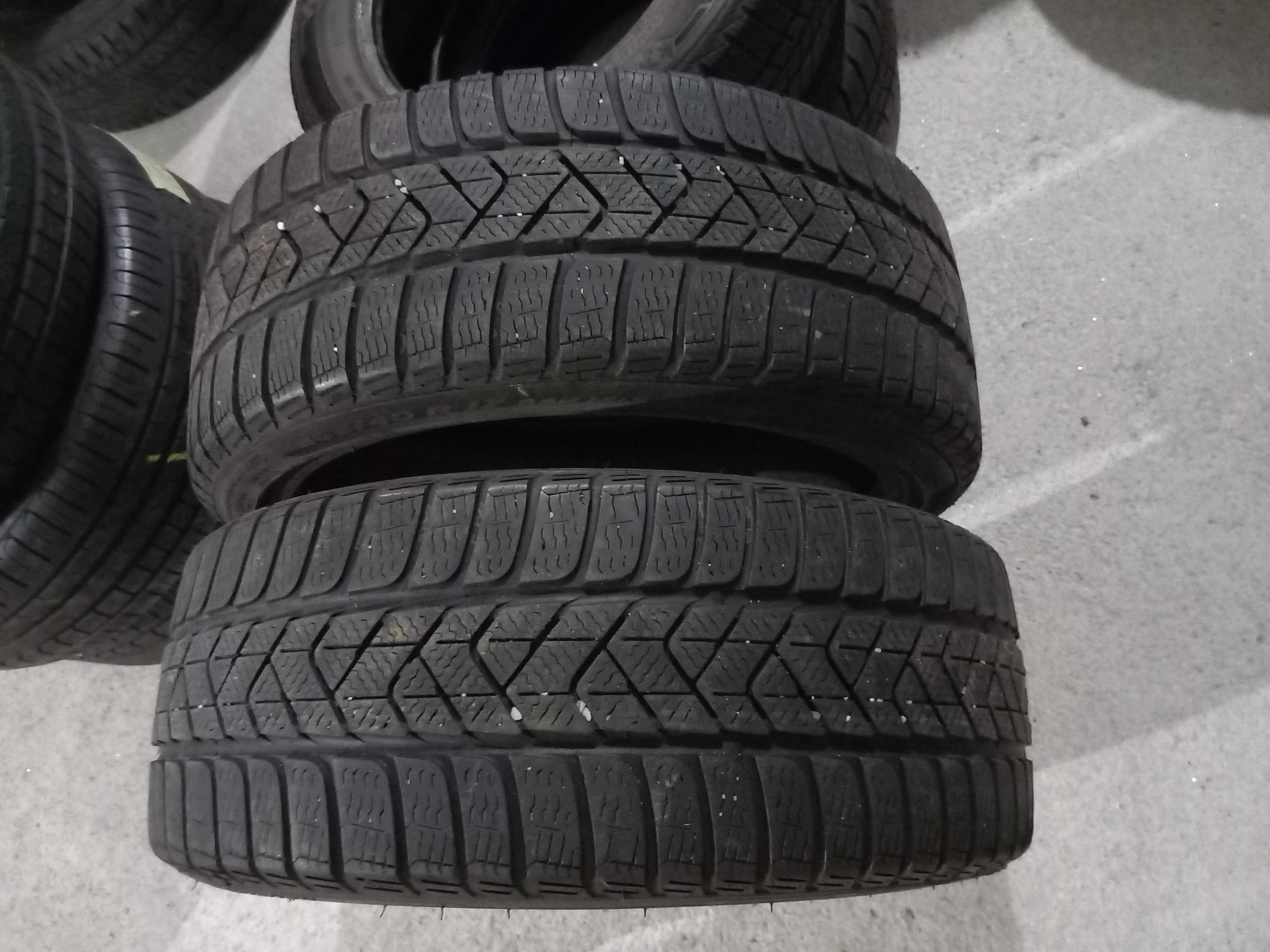 2 Pneus 205/40R17 Pirelli seminovos