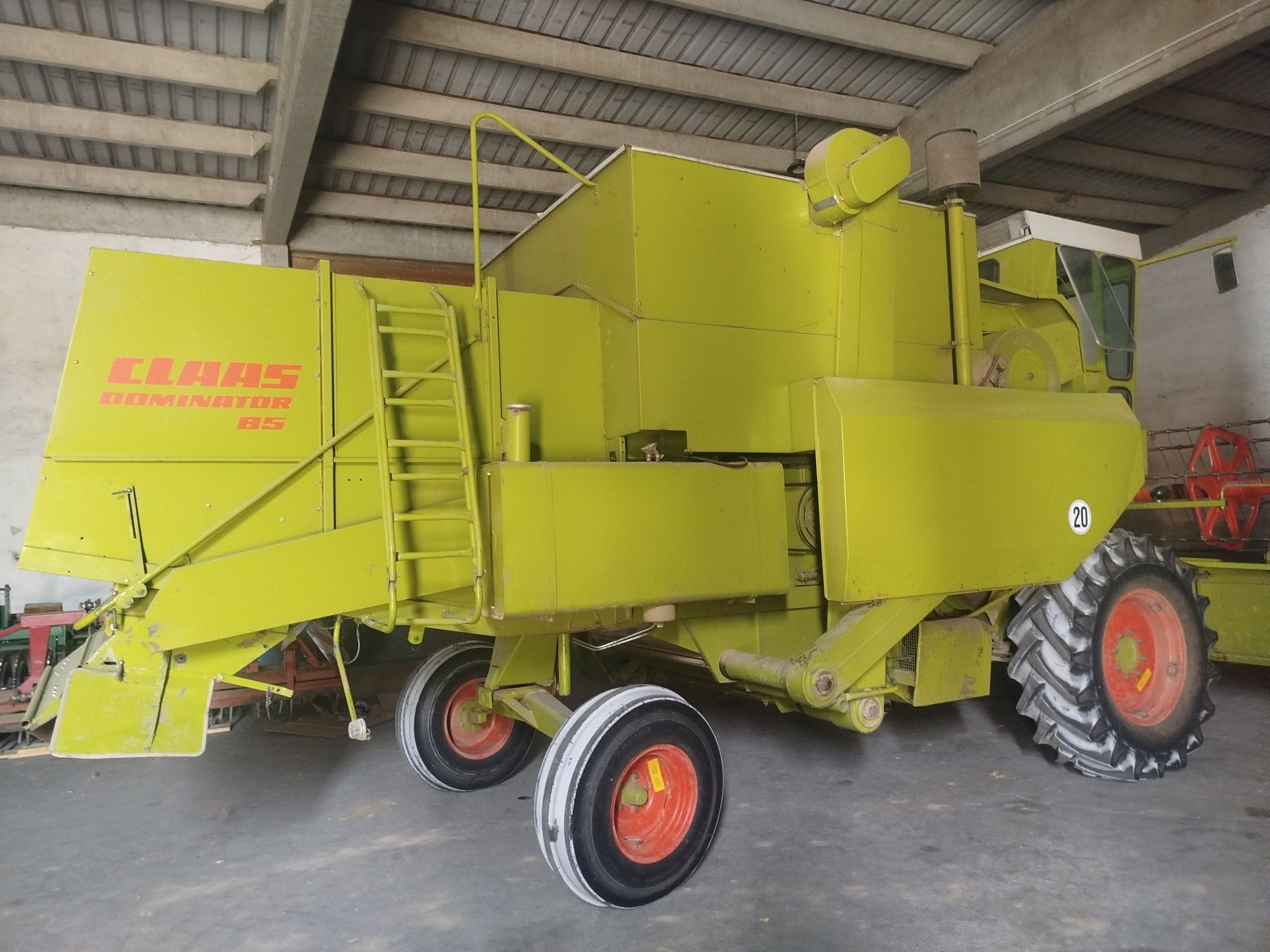 Kombajn zbożowy Claas Dominator 85