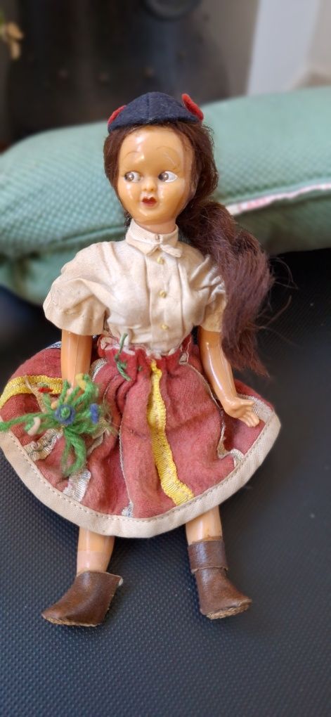 Boneca antiga anos 40  traje típico da ilha da Madeira carapuça flores