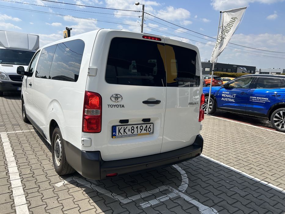 Wypożyczalnia samochodów transport wynajem busa toyota proace long