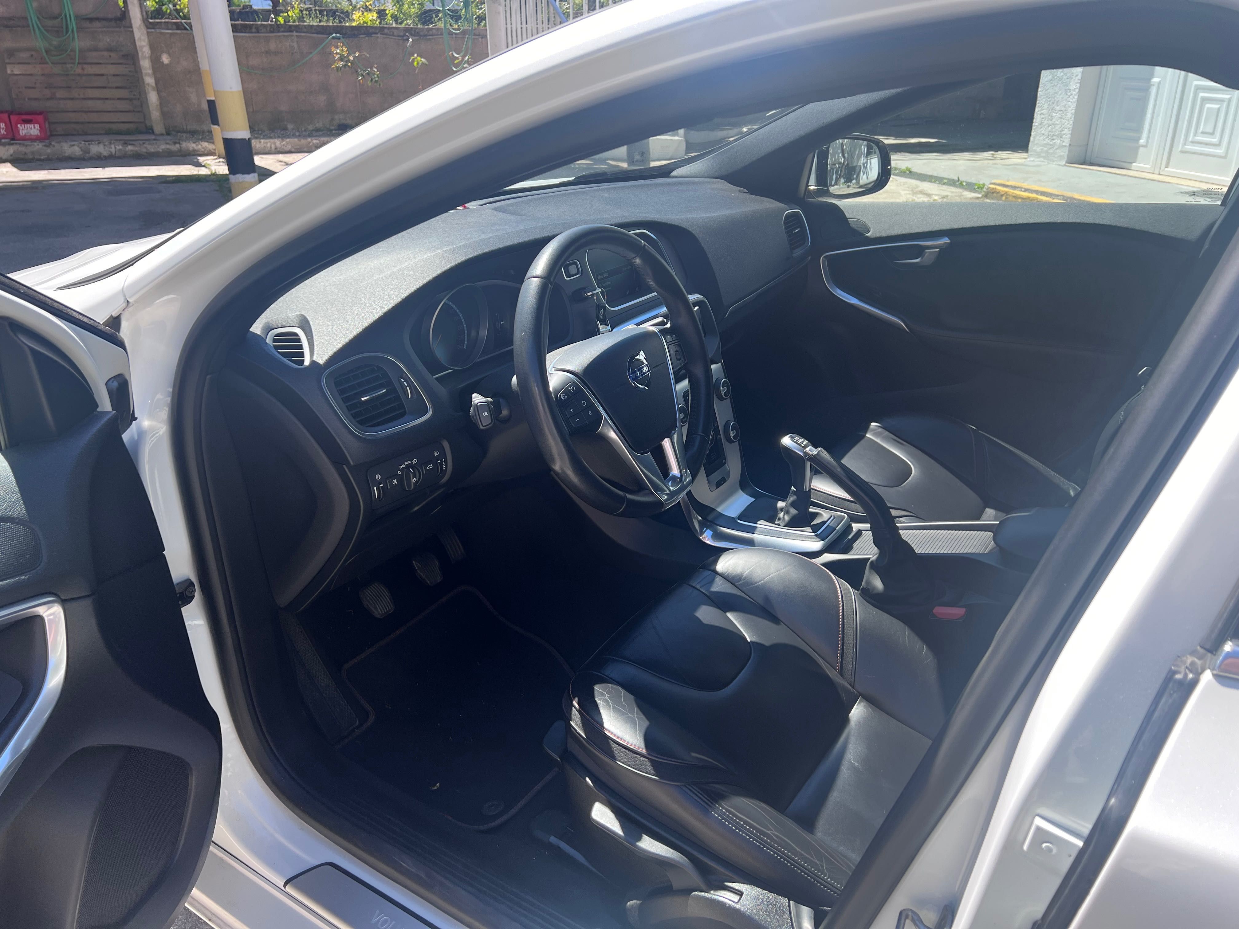 Volvo v40 D2 - Nacional 2.0 com 100.000km
